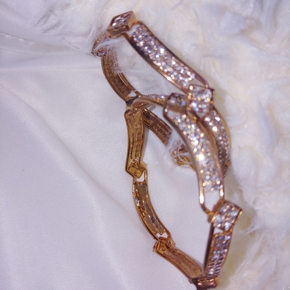 NWOT $10 gold toned bangles - Picture 4 of 7